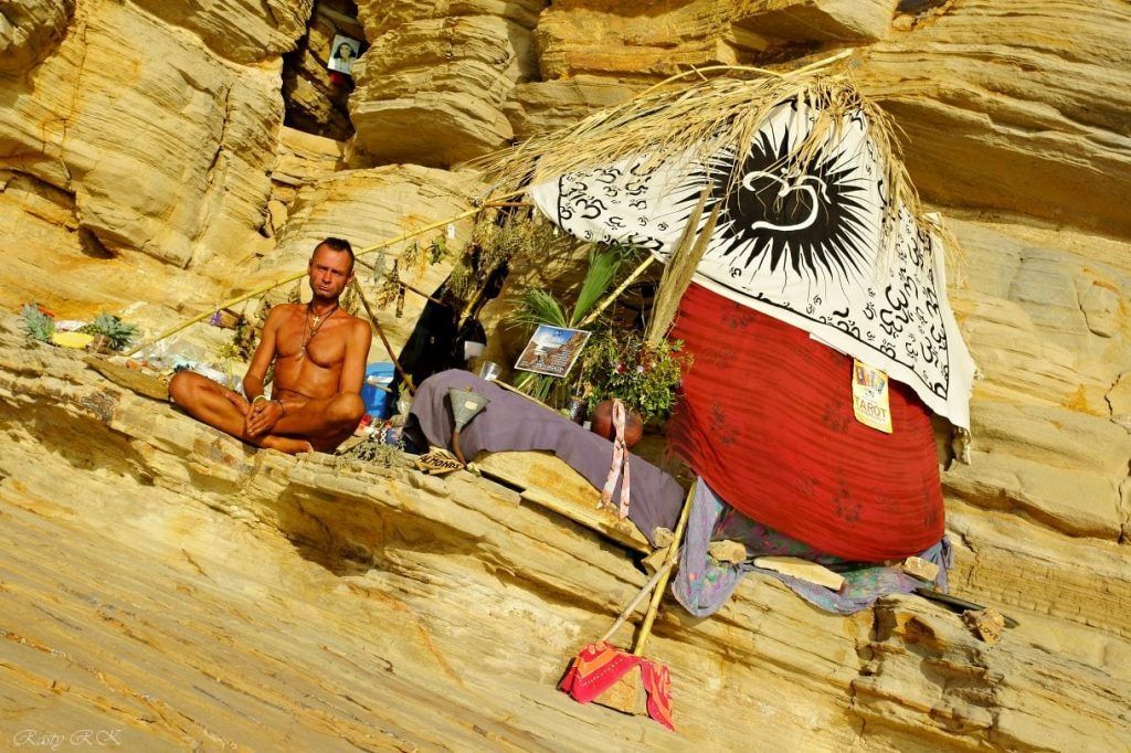 Punta galera ibiza hippie grot