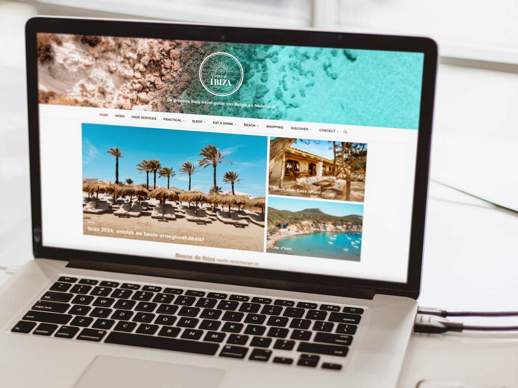 Laptop Besos de Ibiza contact